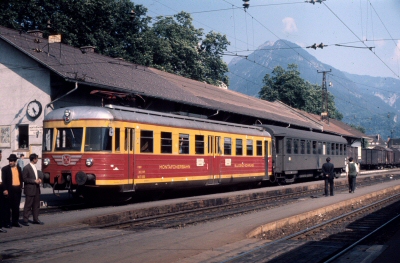 {short description of image}